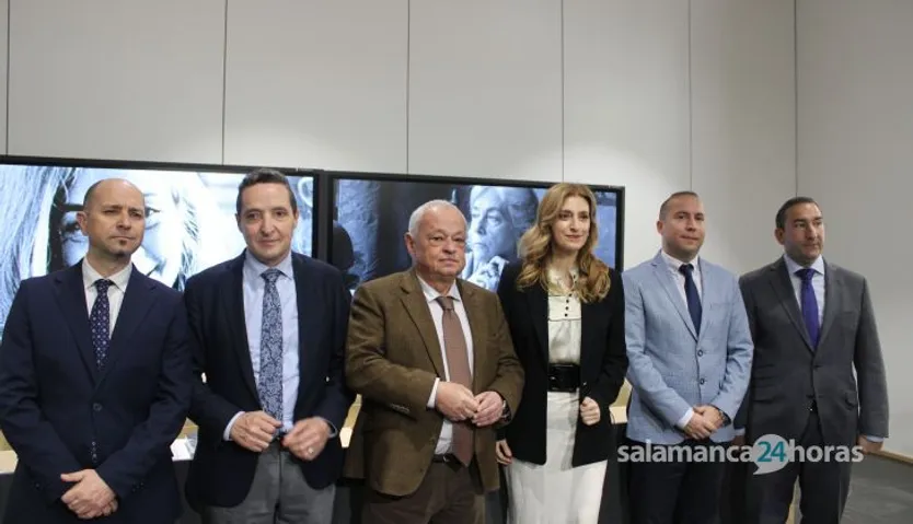 Presentación de las actividades del centenario del nacimiento de la escritora Carmen Martín Gaite, con la presencia del consejero de Cultura, Turismo y Deporte, Gonzalo Santonja; el alcalde de Salamanca, Carlos García Carbayo; el director de la Biblioteca Nacional de España, Óscar Arroyo Ortega; y el comisario de la exposición, José Teruel