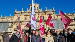 Miembros de UPL en la concentración por la mejora de las conexiones ferroviarias de Salamanca. Foto de archivo