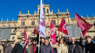 Miembros de UPL en la concentración por la mejora de las conexiones ferroviarias de Salamanca. Foto de archivo