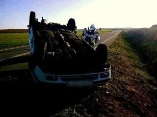 Un herido al volcar un vehículo en La Vellés