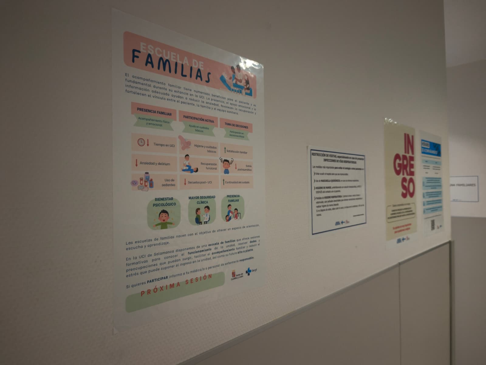 Carteles De La 'escuela De Familia' De La Uci De Salamanca