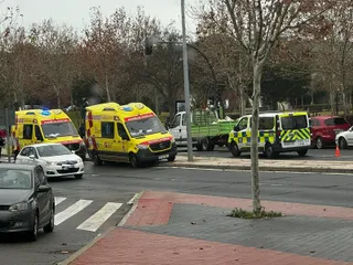 Herida una motorista tras caerse en la avenida del Doctor Ramos del Manzano