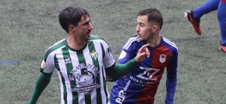 Juan Antonio, ante la UP Langreo FOTO CD GUIJUELO