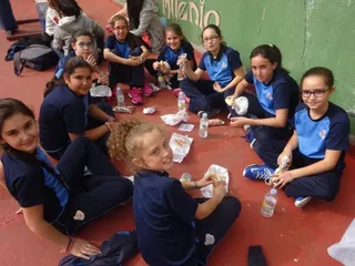 Bocadillos llenos de solidaridad para Haití