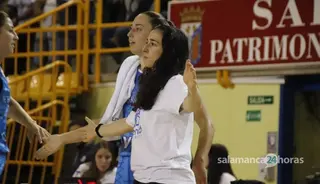 Silvia Domínguez, en el banquillo ante Gran Canaria | FOTO SALAMANCA24HORAS.COM