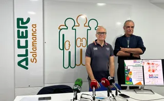 Víctor Sagredo, coordinador hospitalario del CAUSA, y Juan Carlos Sánchez, presidente de Alcer Salamanca