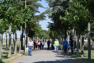 Una veintena de voluntarios de Peñaranda ha participado en la campaña 'Basuraleza'