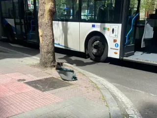 GALERÍA | Herida una mujer tras impactar un autobús en la avenida de Mirat