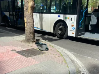 GALERÍA | Herida una mujer tras impactar un autobús en la avenida de Mirat