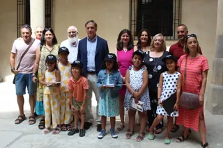 Carlos García Carbayo recibiendo a los miembros de Vacaciones en Paz