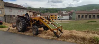 España vaciada tractor