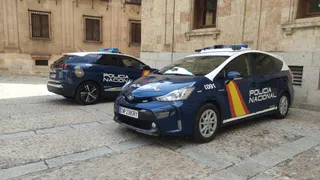 Coche de la Policía Nacional en la plaza de Anaya de Salamanca