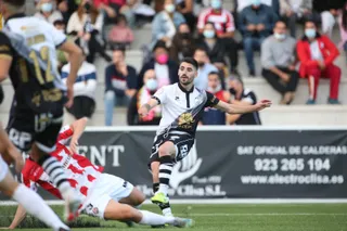 Montes, en una acción ante la SD Logroñés / FOTO SALAMANCA24HORAS.COM