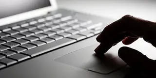 El Procurador del Común pide más control informático en las bibliotecas tras comprobar que menores utilizan juegos violentos