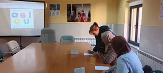 Curso de alfabetización destinado a personas inmigrantes en Ciudad Rodrigo. Foto Fundación Ciudad Rodrigo