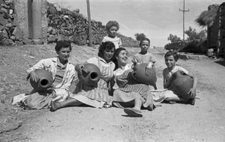 Mozas con cántaros. Villar de Ciervo.