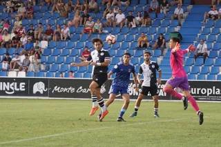 Losada marca de cabeza ante el Badajoz | FOTO JUANES