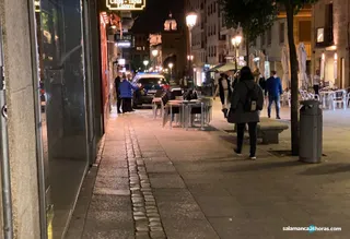 Movilización policial en la calle Zamora por un grupo de jóvenes que llevan varios días insultando y amenazando a un conocido pedigüeño