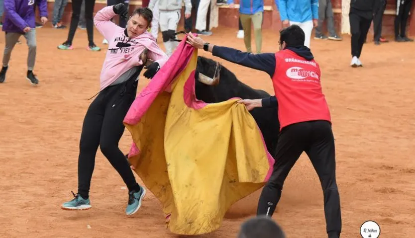 Pérez Pinto actuando de director de lidia en el carnaval del toro de Ciudad Rodrigo de 2023. Fotografía Roberto Viñas