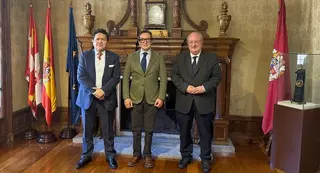 El rector Juan Manuel Corchado se reúne con el presidente del Consejo Económico y Social, y el presidente del Parlamento Andino