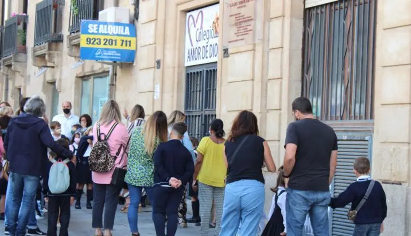 Vuelta al cole. Entrada al colegio