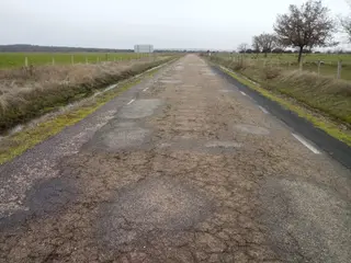 Imagen de la SA 213 en el tramo entre Alba de Yeltes y Bocacara