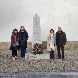 Nuria del Álamo, Eugenia Torijano y Marta León con Ramón Hernández Garrido