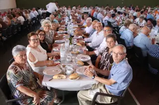 Comida Homenaje a nuestros mayores de 65 años, seguida de baile con el Trío Noches de Luna en Guijuelo 