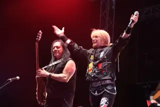 Medina Azahara hace vibrar a la Plaza Mayor de Salamanca con su eterno y emblemático rock