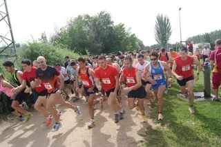 Antonio Cuadrado y Mónica Fajardo ganan el XV Cross de la Policía Local