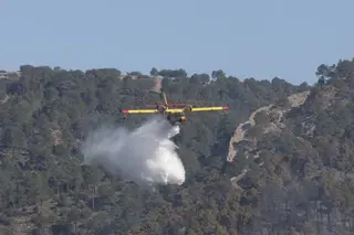 Los efectivos antiincendios.