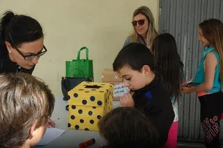 Juegos de palabras, refranes y adivinanzas protagonizan la lectura en playeras