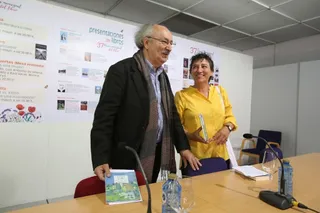 La escritora Amalia Iglesias presenta el poemario ‘La sed del río’
