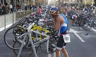 Cortes de tráfico este domingo en la zona suroeste de la ciudad por un triatlón