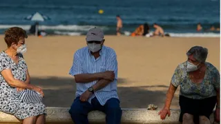 Ancianos en la playa | Fotografía EP