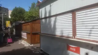 Montaje de las casetas de la Feria de Día