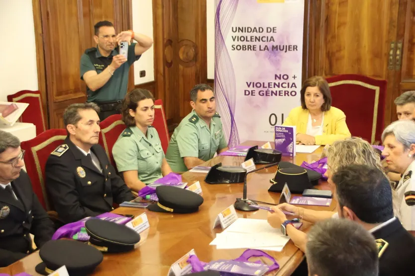 La subdelegación del Gobierno entrega la Guía de Derechos para víctimas de violencia de género y violencias sexuales