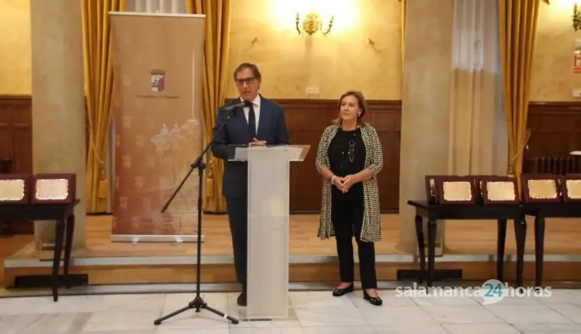 homenaje a las personas mayores de la ciudad que han cumplido sus bodas de oro este año