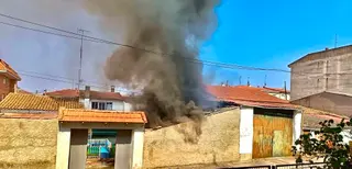 Incendio en una vivienda en Ledesma. FOTO Bomberos de Ledesma 