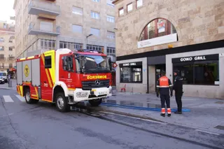 Incendio en un establecimiento de la calle Correhuela