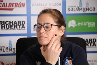 Presentación de Jespersen y Lekovic como jugadoras de Perfumerías Avenida