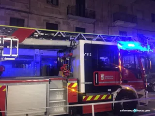 Bomberos en la calle Marquesa de Almarza 2