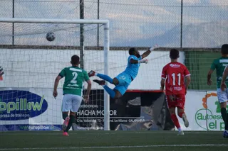 Uno de los goles del partido entre Guijuelo y Unionistas