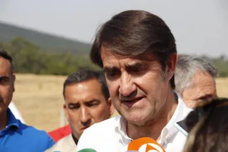Suárez Quiñones atiende a los medios (1)