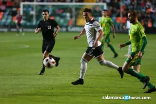 Asdrúbal, en un derbi entre el Salamanca CF UDS y Unionistas | FOTO SALAMANCA24HORAS.COM