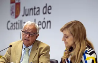 El consejero de Cultura, Turismo y Deporte, Gonzalo Santonja, y la Directora General de Políticas Culturales y Comisionado para la Lengua, Mar Sancho | ICAL