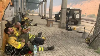Bomberos exhaustos tras apagar el incendio de la Sierra de Culebra | | brifpuertopico