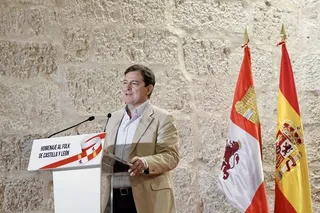 El presidente de la Junta de Castilla y León, Alfonso Fernández Mañueco, participa en el acto de homenaje al ‘Folk Castellano y Leonés’. ICAL Eduardo Margareto