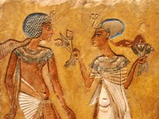 Relieve que muestra a una pareja real. Museo Egipcio, El Cairo.