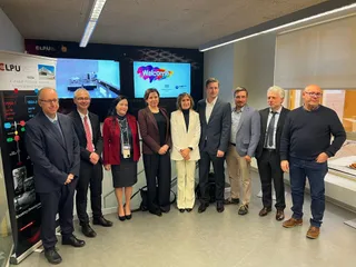 Sophia McIntyre, embajadora de Australia en España visita las instalaciones del Centro de Láseres Pulsados junto a miembros de la compañía australiana HB11